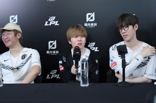 法律责任的 法律责任的