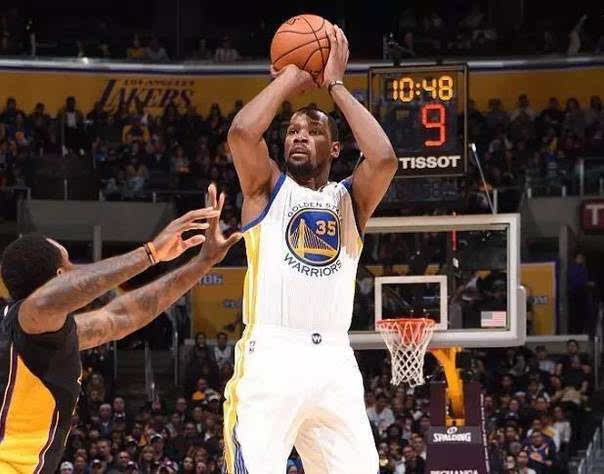 赛在篮下的 赛在篮下的